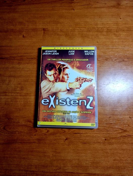 eXistenZ (David Cronenberg) Jennifer Jason Leigh/Jude Law/Willem Dafoe64738196412162120
