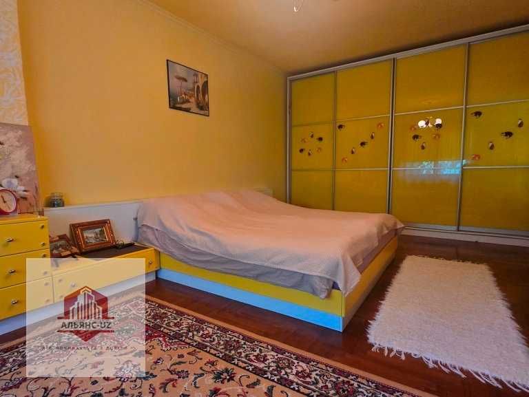 Гарний будинок з гаражем на 2 авто в р-ні ТЦ Білочка