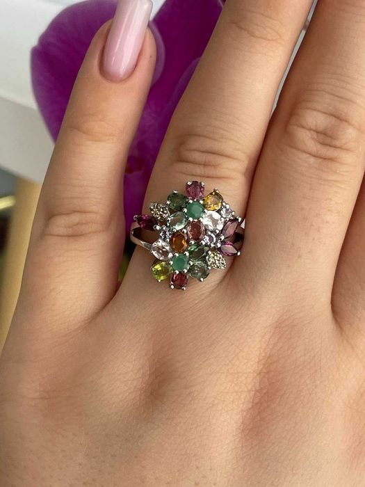 Кольцо из серебра 925 пробы с натуральными камнями 17.75