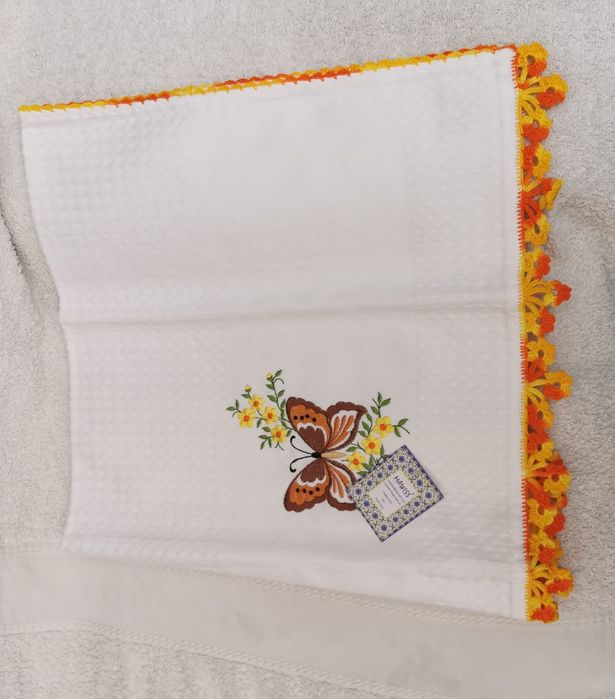 Panos com renda e bordados - NOVOS