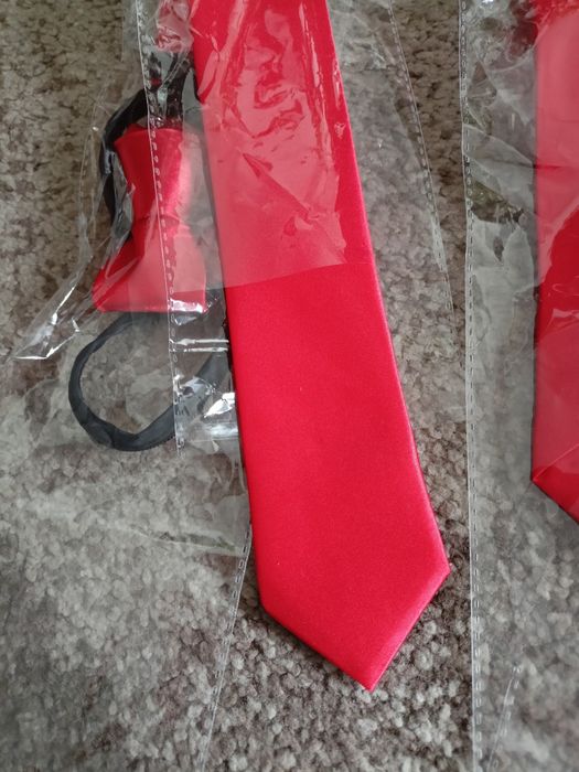 Krawacik unisex czarny na gumce