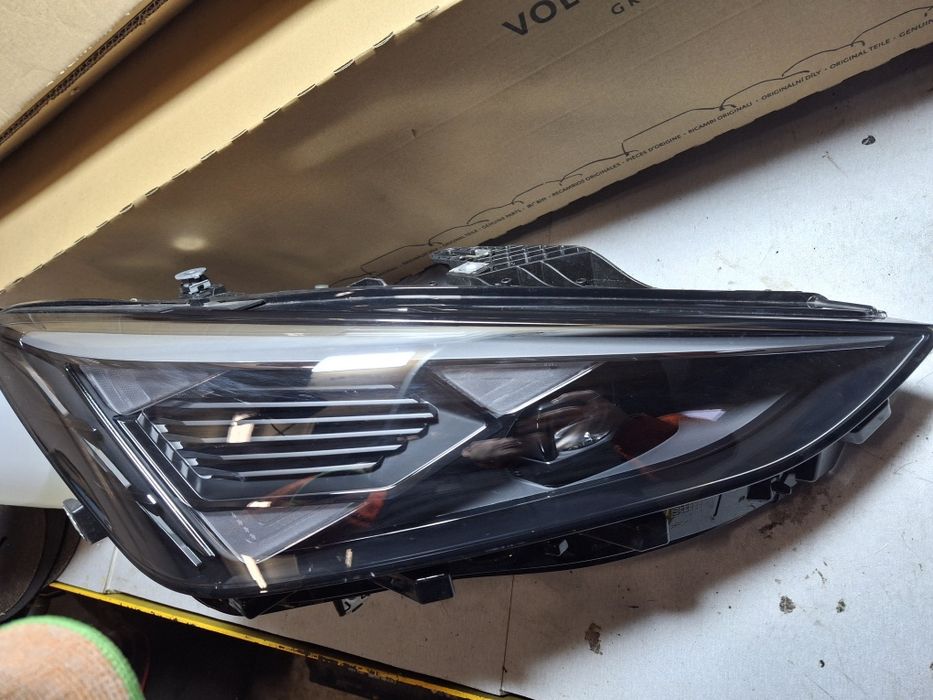 Cupra Formentor lift 2025 Reflektor lampa prawa przód full led 5FG9410
