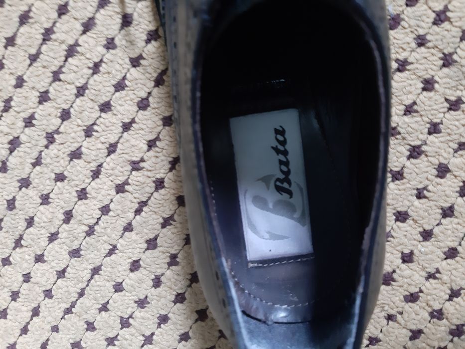 Sapatos BATA pele pretos tamanho 40