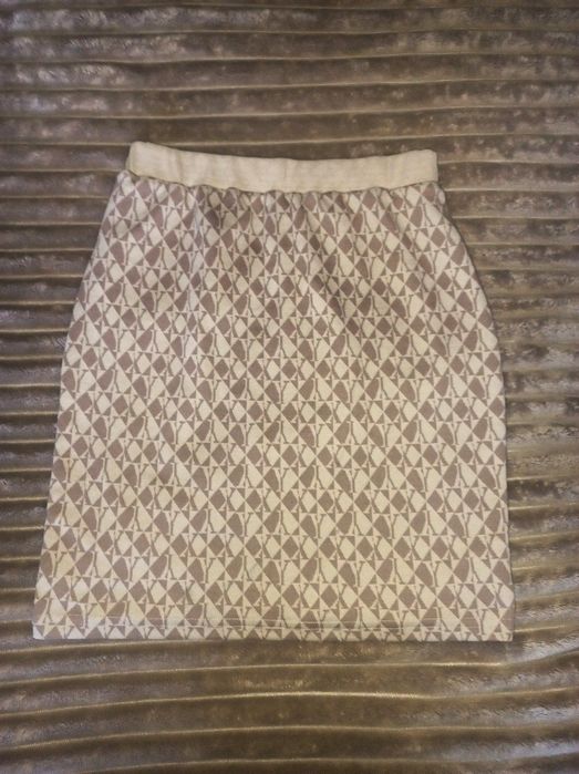 Стильний жіночий костюм – кофта та спідниця
Продаю гарний костюм, що с