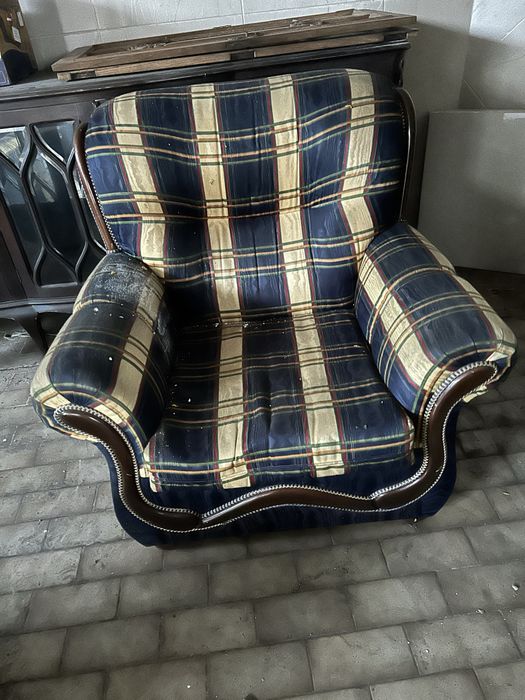 Sofas em tecido sendo um sofa cama.