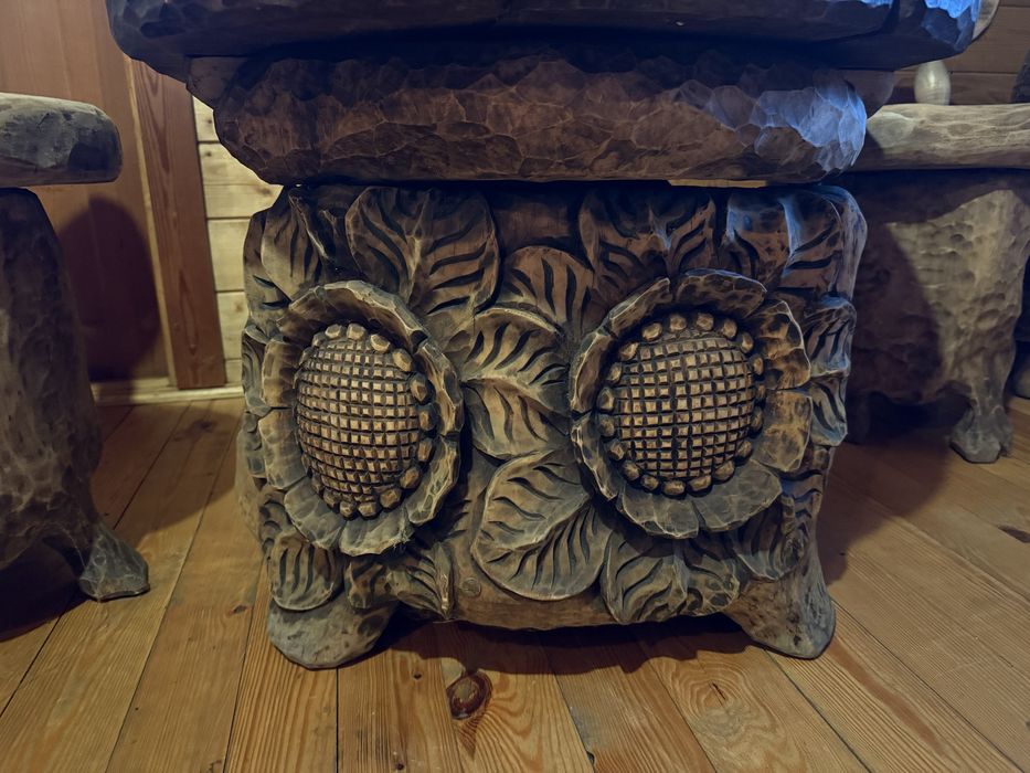 Meble ręcznie rzeźbione