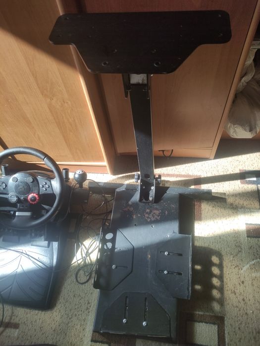 Два керма logitech та підставку