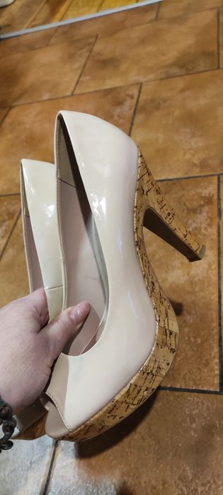 Buty skórzane lakierowane bata