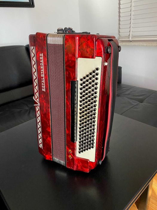 Akordeon Royal Standard Montana 120 basów - B. DOBRY STAN !!!