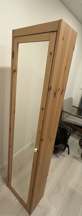 Armario com porta em vidro