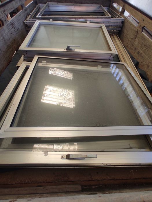 Janelas de batente e sacada de correr