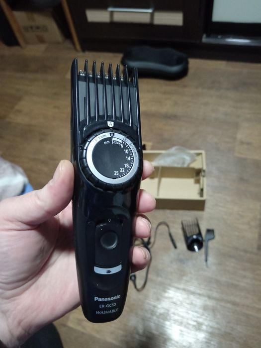 машинку для стрижки волос Panasonic ER-GC50.
