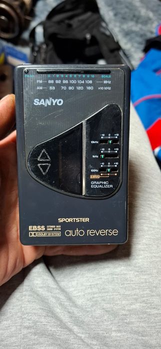 Walkman Sanyo Sportster MGR 85D AM/FM stereo.