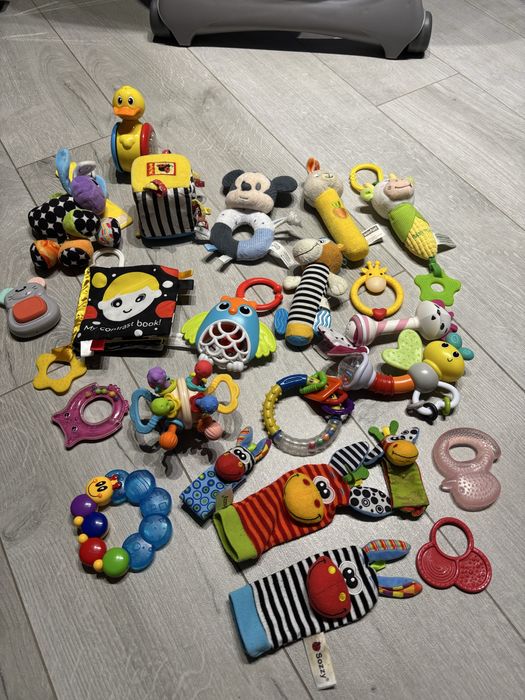 Іграшки,брязкальця,підвіски,гризунці .погремушки для немовляти разом
