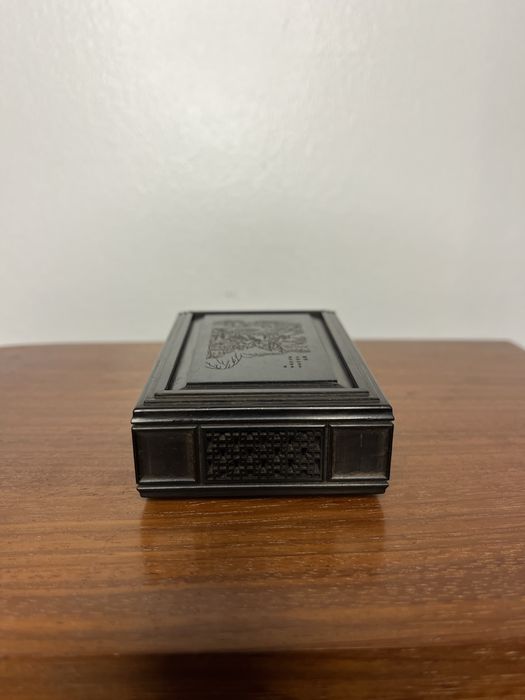 Gaiola de Grilo em Caixa com Segredo