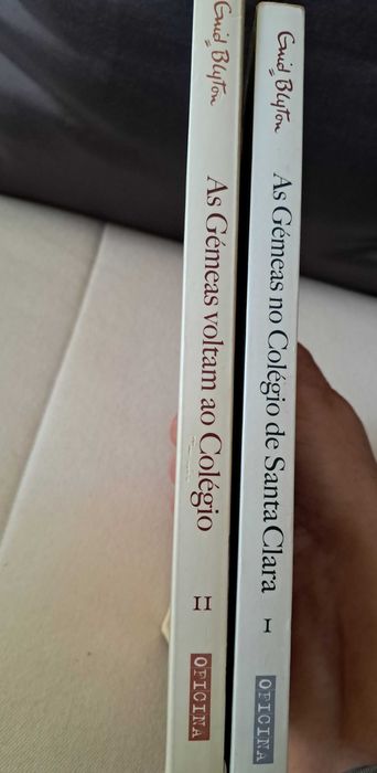 2 livros" As gémeas no Colégio de Santa Clara"