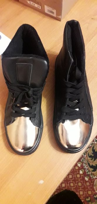 Продам новые кеды женские