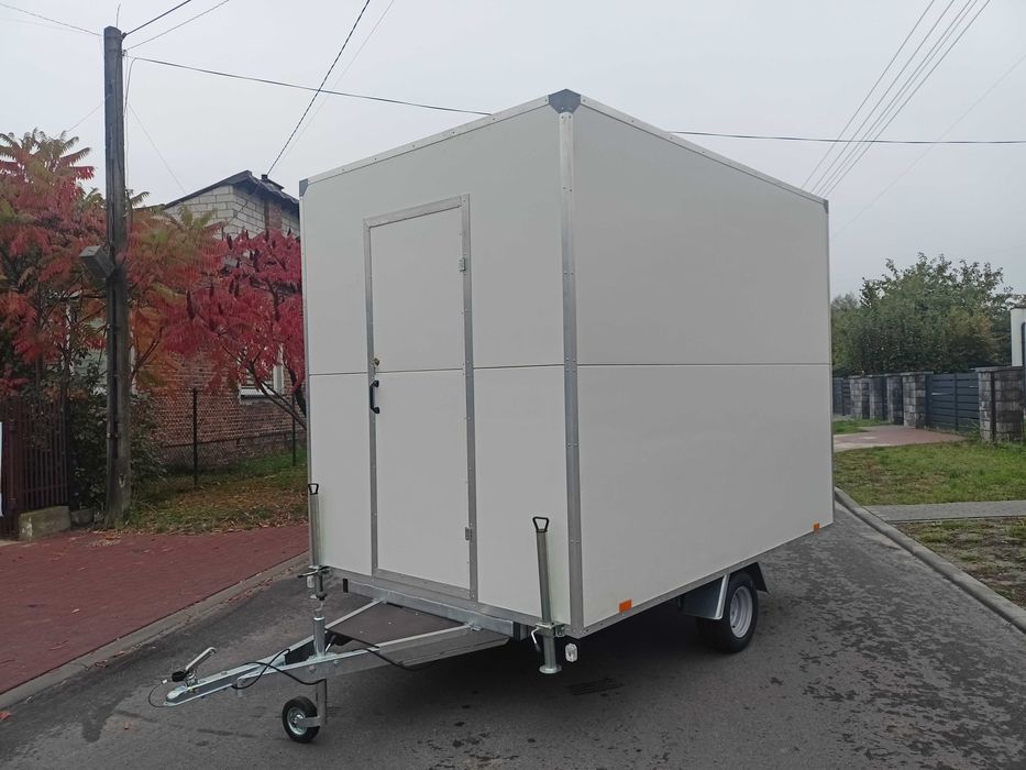 Przyczepa gastronomiczna FOOD TRUCK 750 kg Producent BODEX Radomsko