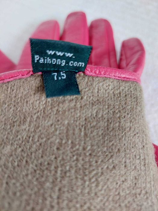 Rękawiczki różowe skórzane.