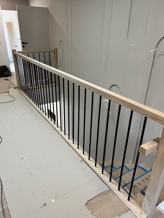 Schody drewniane balustrady