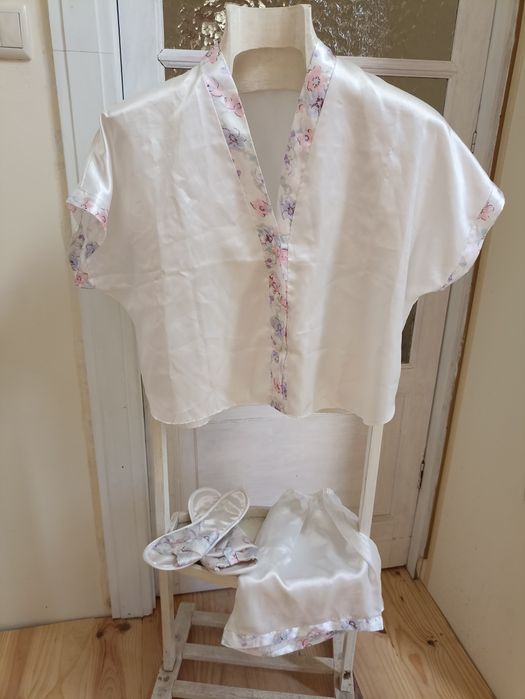 Pijama acetinado com chinelos