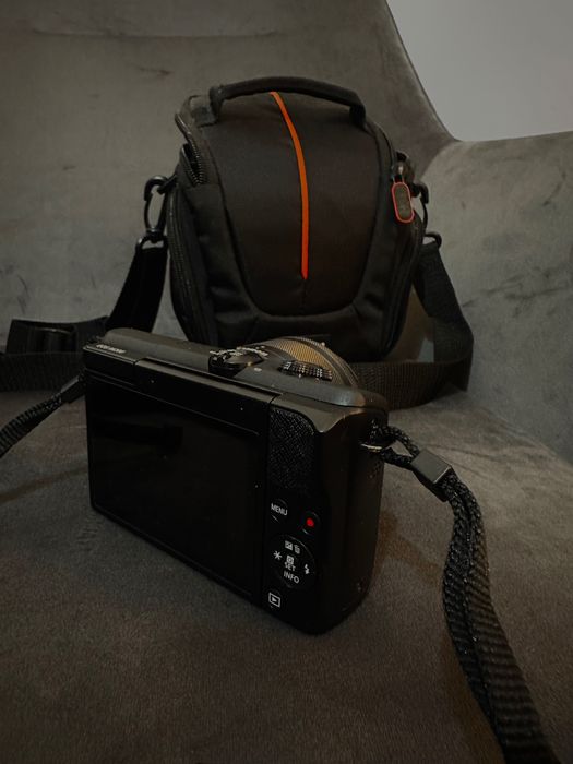 Câmara fotográfica Canon EOS M200