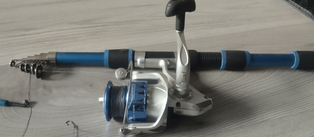 Wędka teleskopowa i kołowrotek z gotowym zestawem na spławik