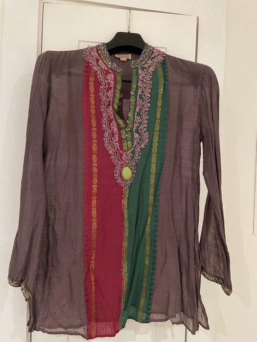 Túnica indiana muito elegante.