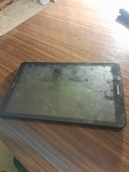 Tablet Samsung w bardzo dobrym stanie.