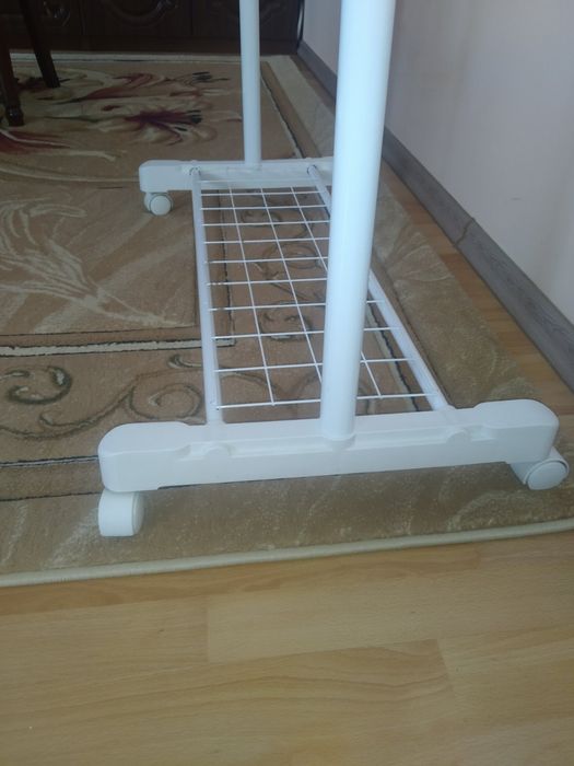 Підлогова вішалка