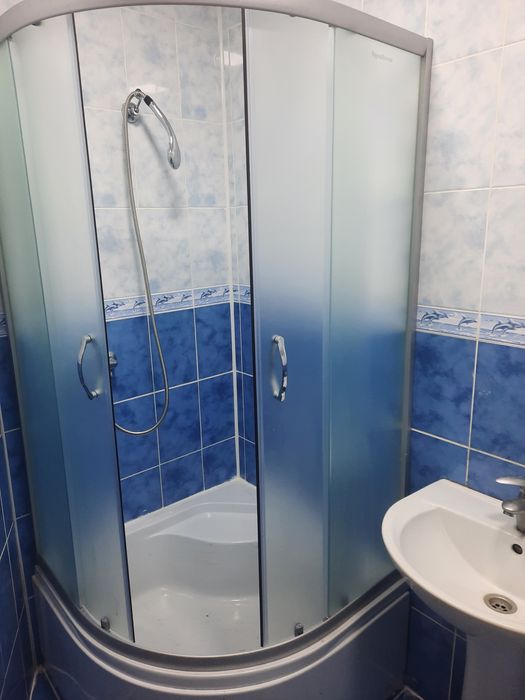 Продається 2 кімнатна квартира  біля ринку.