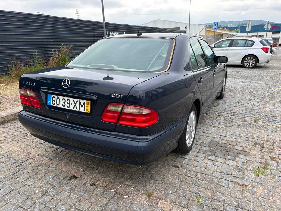 MERCEDES-BENZ E270 CDI ELEGANCE (W210) Diesel Impecável