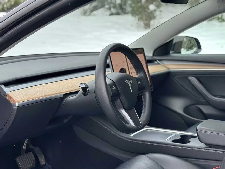 Tesla Model 3 Long Range      2022