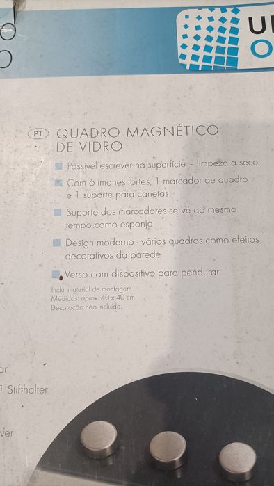 Quadro magnético com imans e suporte de canetas