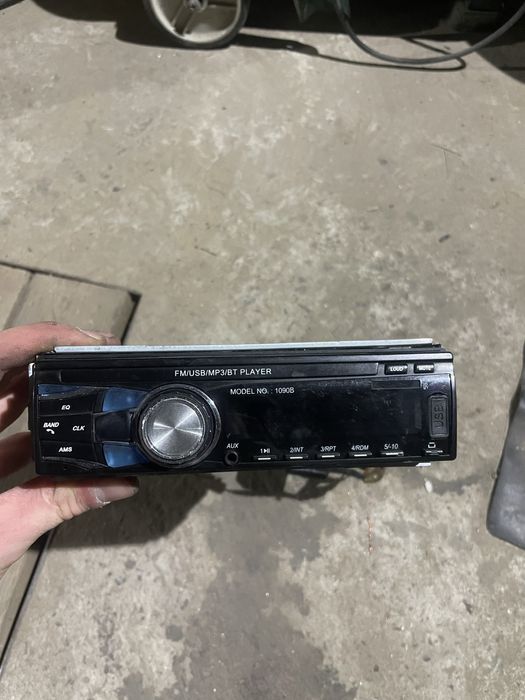 Продам автомобільну магнітолу