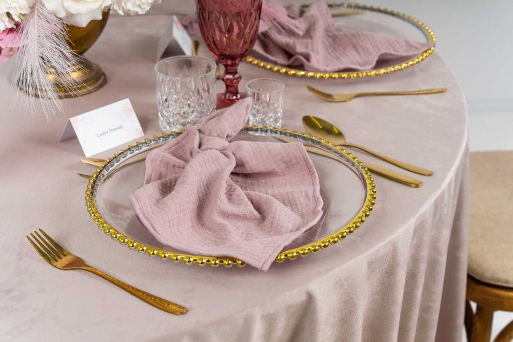 Wynajem serwet muślinowych w różnych kolorach wypożyczalnia dekoracji