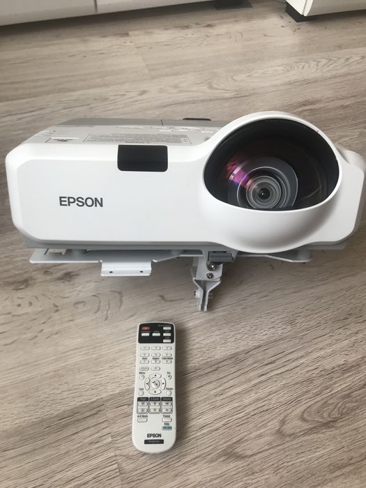 Проектор Epson EB-420, короткофокусний