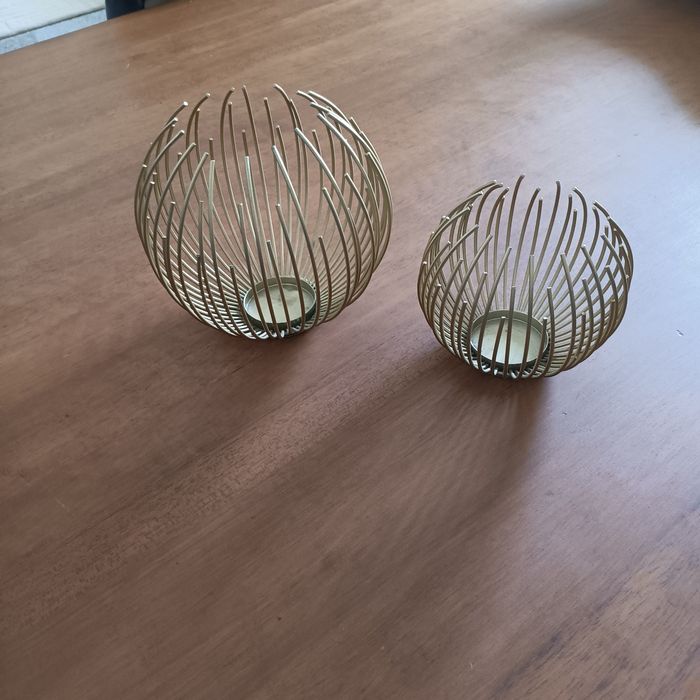 2 porta velas em dourado mate