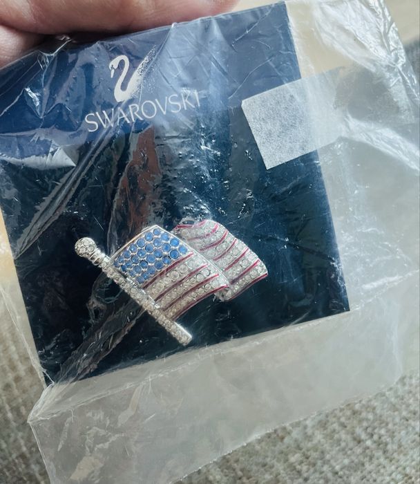 Broszka Swarovski. Amerykanska flaga.
