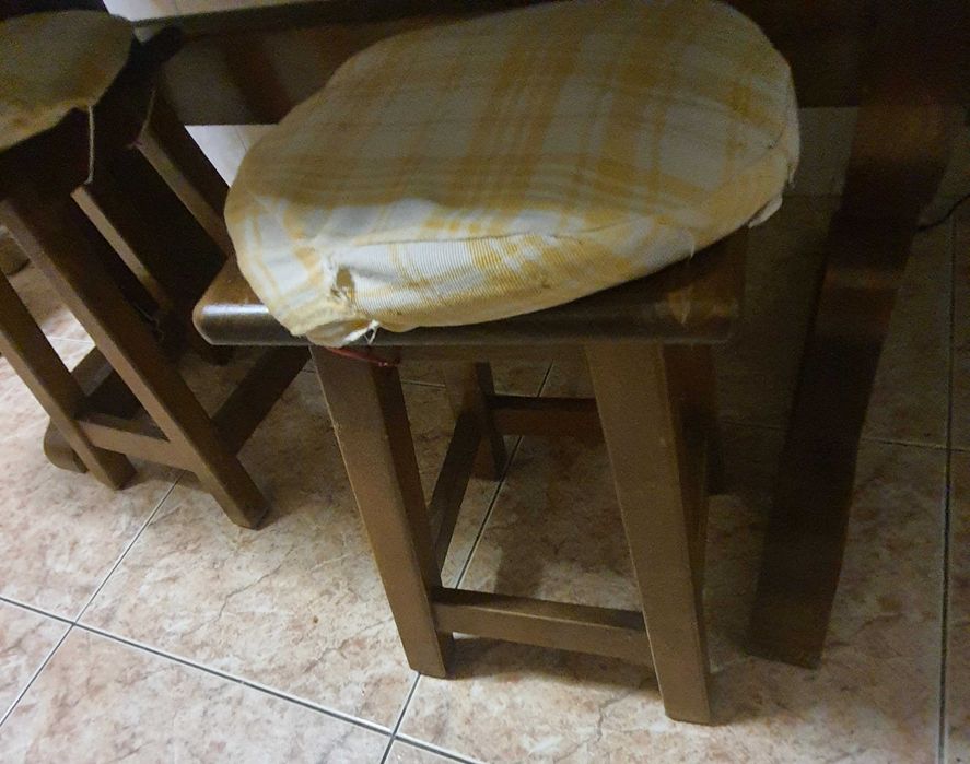 mesa de cosinha em granit  e madeira
