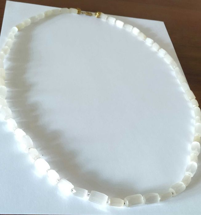 Винтажное колье из  цветного фигурного и сатинового стекла бижутерия