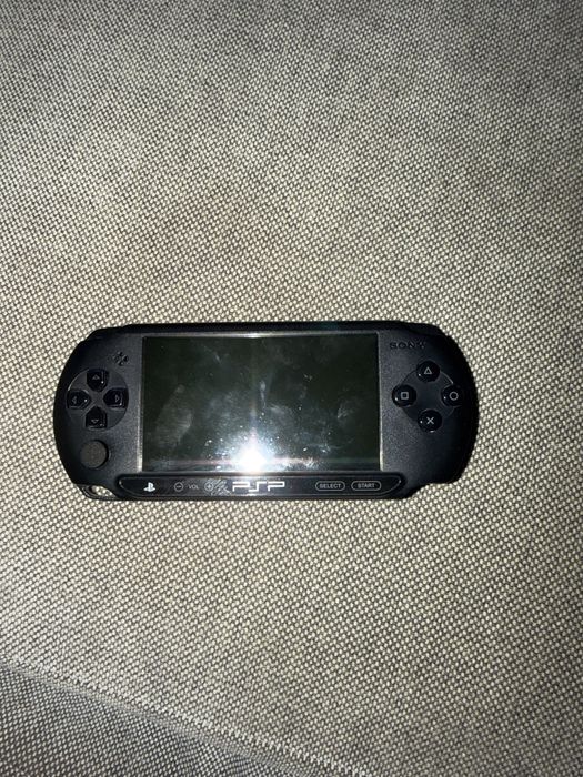 Vendo psp 100% operacional, com pouco uso. Se quiser testar tera que trazer carregador pois eu nao tenho nehym na minha posse