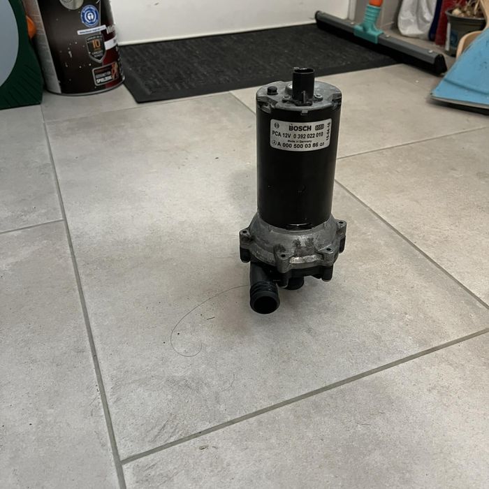 BOSCH Dodatkowa pompa wody 0392022010 4047024119789 Mercedes e400