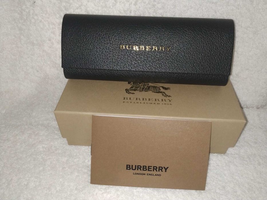 Estojos para óculos da marca BURBERRY