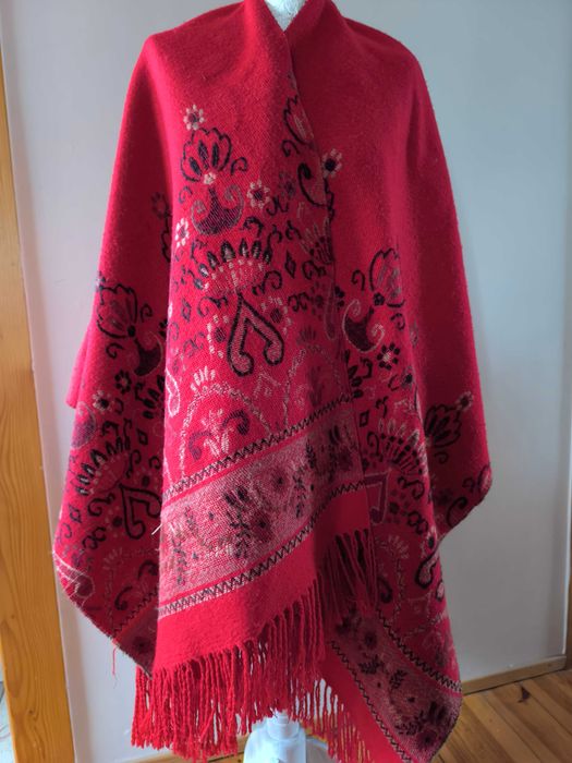 Ponczo wełniane cieplutkie duże, marki re ,w stylu Boho