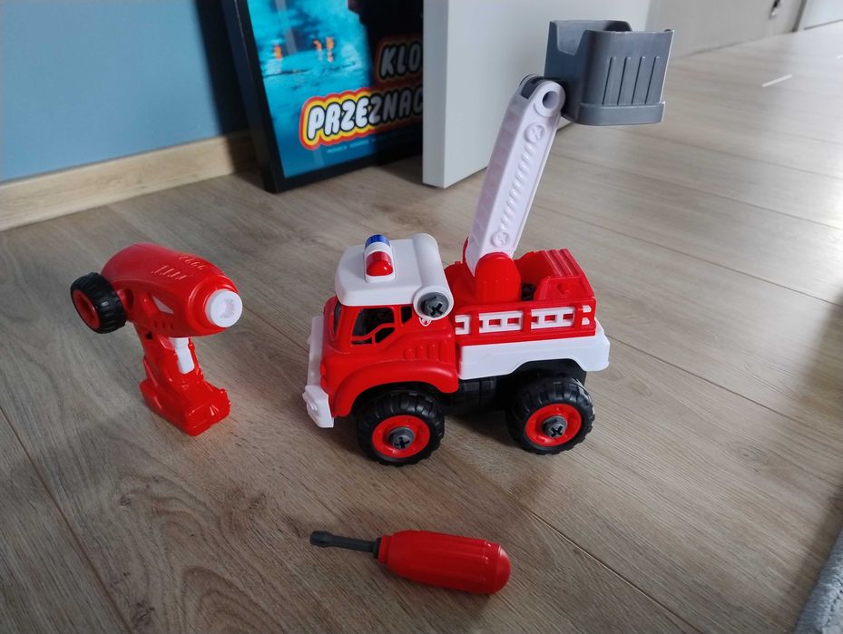 Wóz strażacki do skręcania zdalnie sterowany Buki