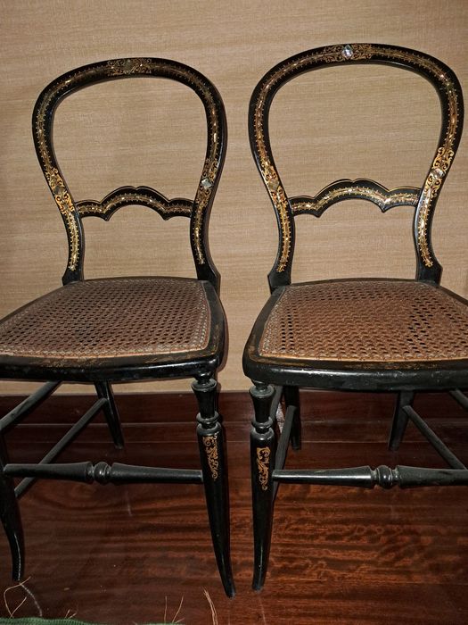 Par de cadeiras antigas