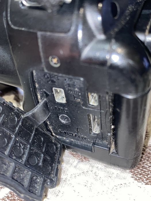 Зеркальный фотоопарат никон д5100 в хорошем состоянии пользевался редко