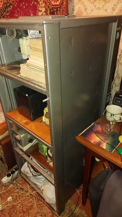 Стійка металева для радіоапература або для других побутових рішень