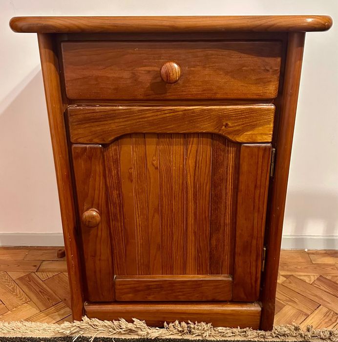 Móvel madeira de pinho tratado